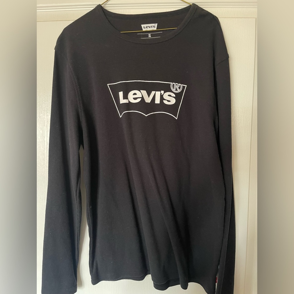 Levi’s black casual shirt